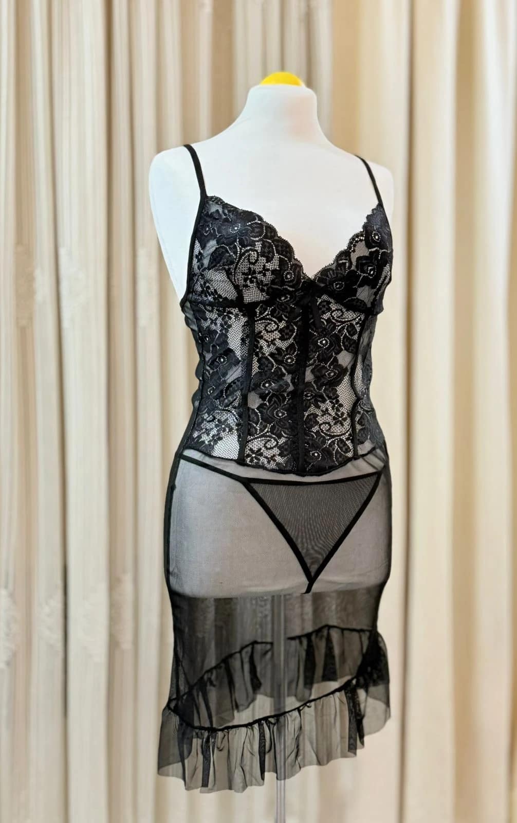 2025-10-24-68fbe7627d3c1 طقم لانجري دانتيل أسود – تصميم ناعم ومثير - الصورة 3