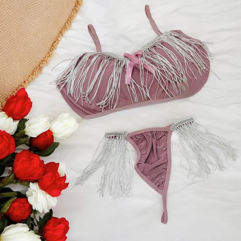 2025-10-03-68dfd56694870 طقم لانجري فاخر بتفاصيل فضية – أسود وموف - الصورة 2