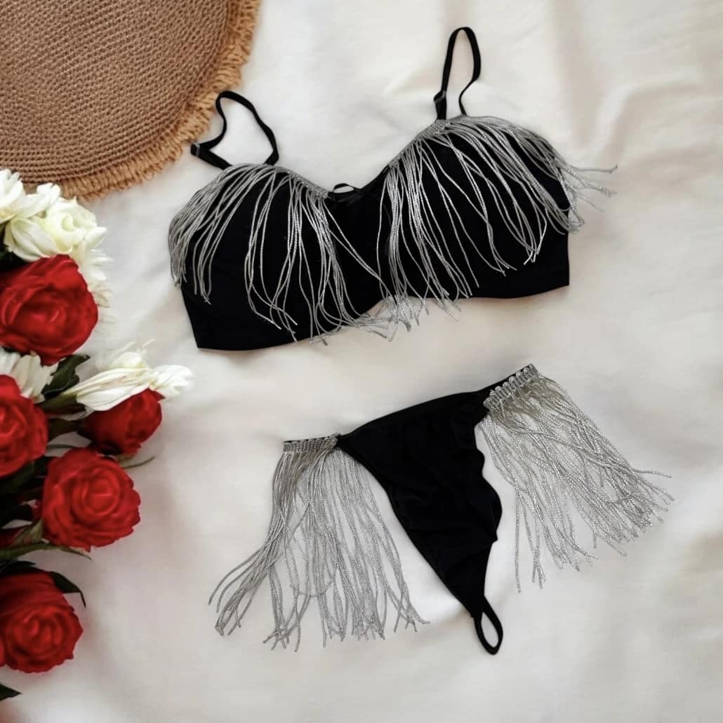 2025-10-03-68dfd566c1185 طقم لانجري فاخر بتفاصيل فضية – أسود وموف - الصورة 7