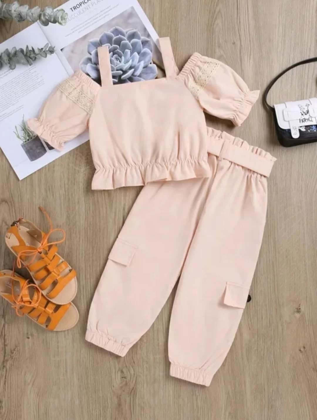 طقم بناتي بلمسه دانتيل طقم بناتي بلمسه دانتيل