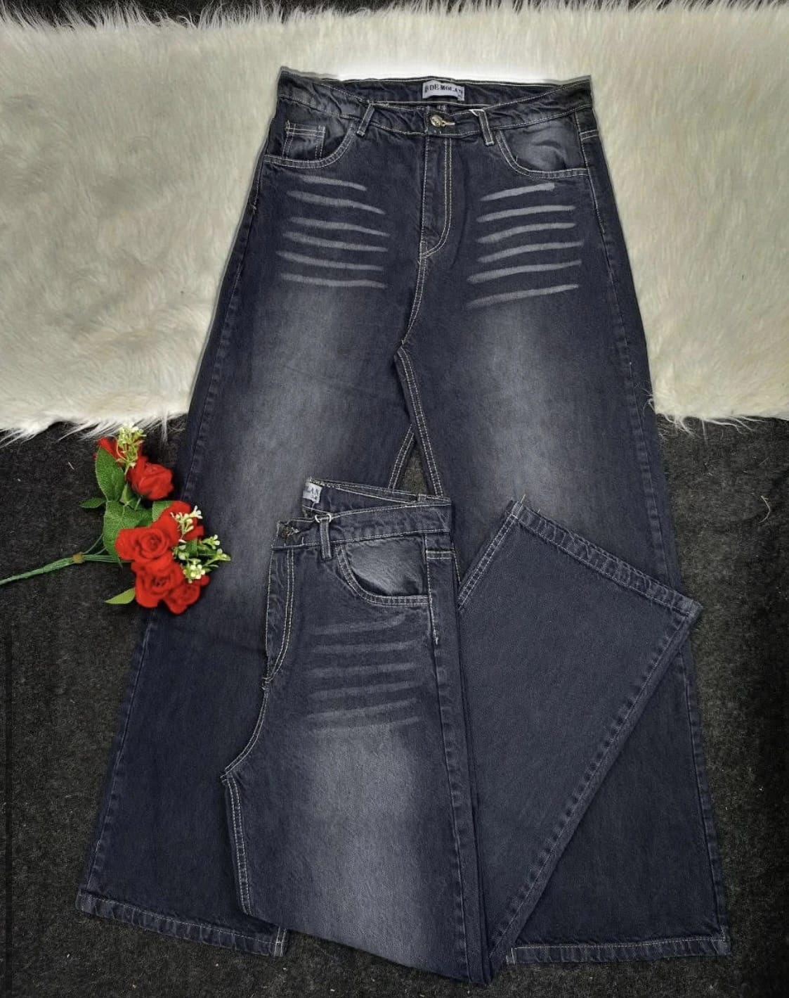 2025-10-25-68fbf3ce5e6f9 بنطلون جينز نسائي – ستايل عصري - الصورة 5