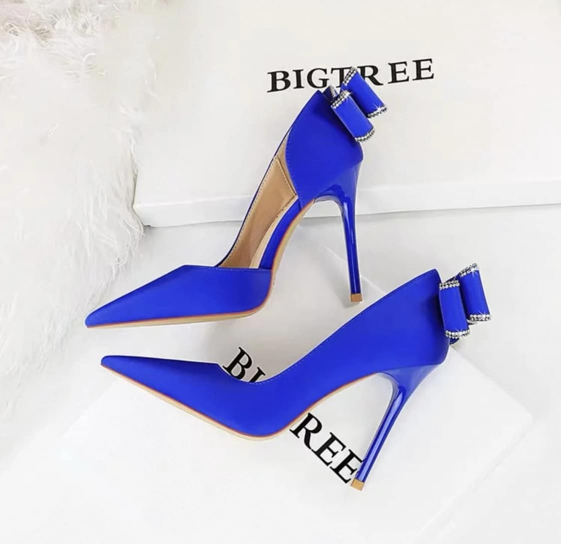 2025-10-23-68f94e1de20d6 حذاء ستيليتو أزرق ملكي بفيونكة خلفية - الصورة 5