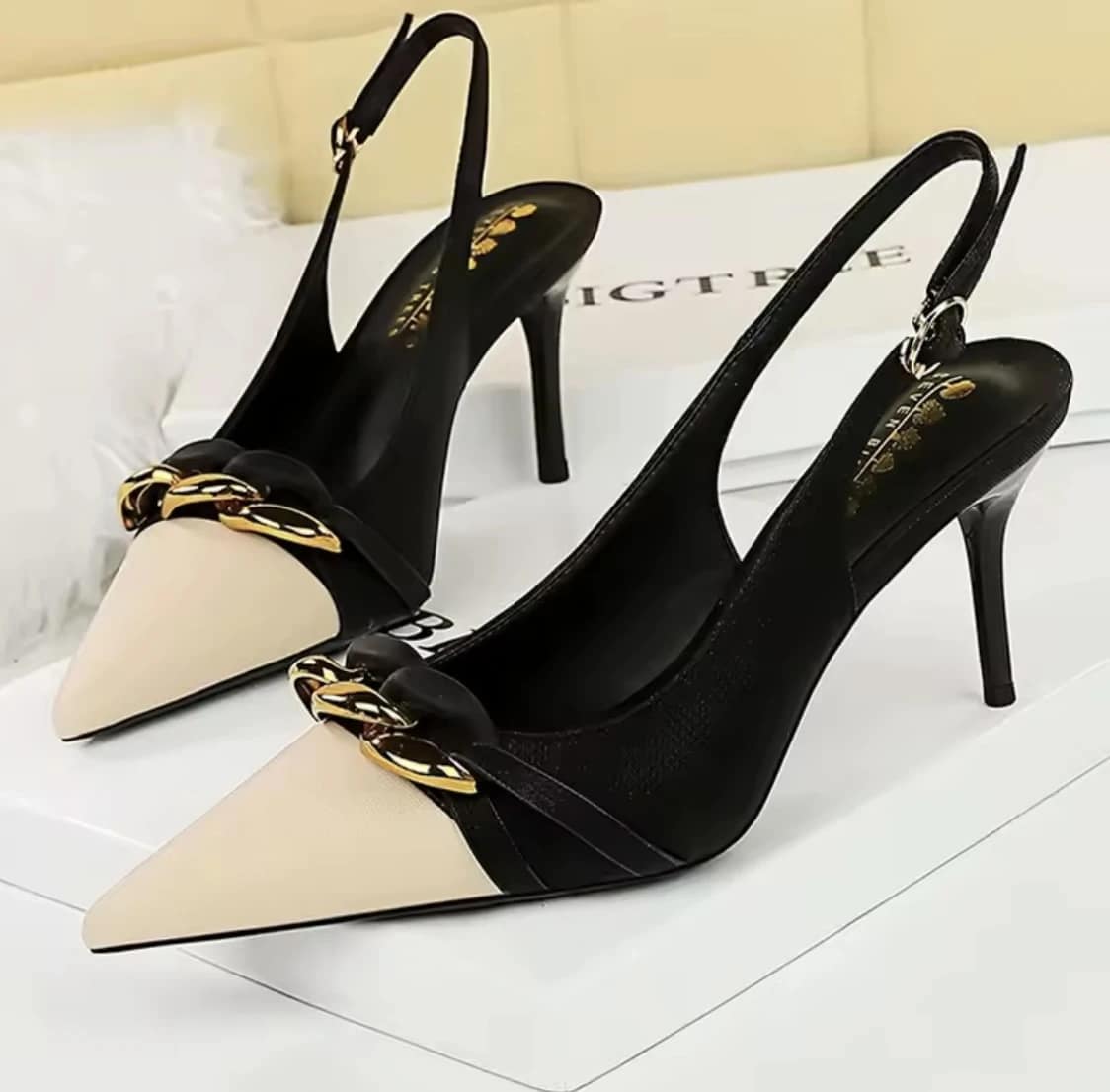 2025-10-23-68f94cef9b2da حذاء ستيليتو خلفي بسلسلة فاخرة - الصورة 8
