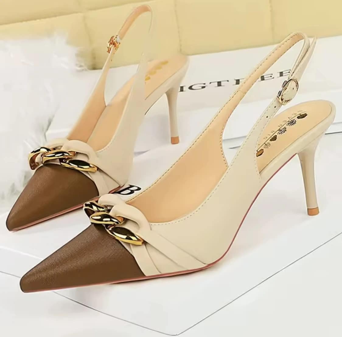 2025-10-23-68f94cef716fe حذاء ستيليتو خلفي بسلسلة فاخرة - الصورة 5