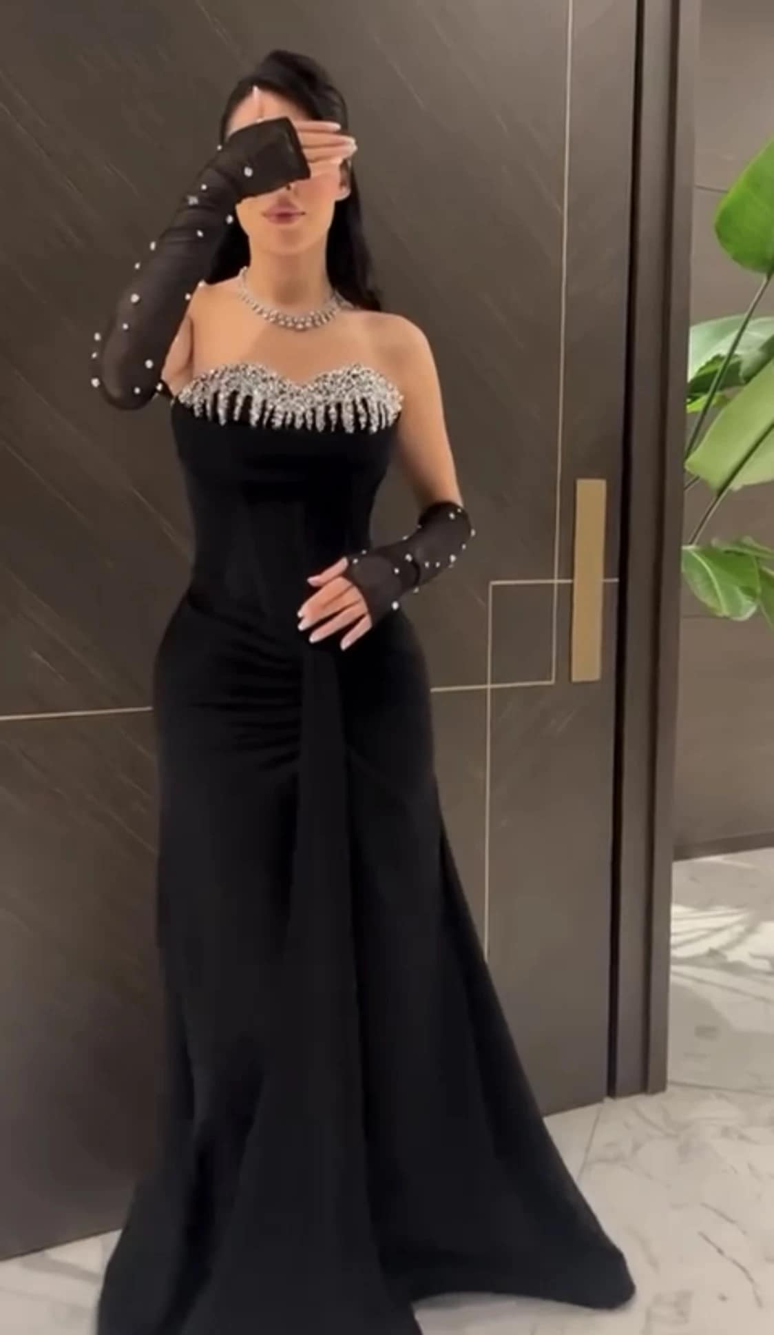 2025-09-13-68c58bb252ecb فستان سهرة أسود بلمسة فاخرة ولمسة عصرية - الصورة 3