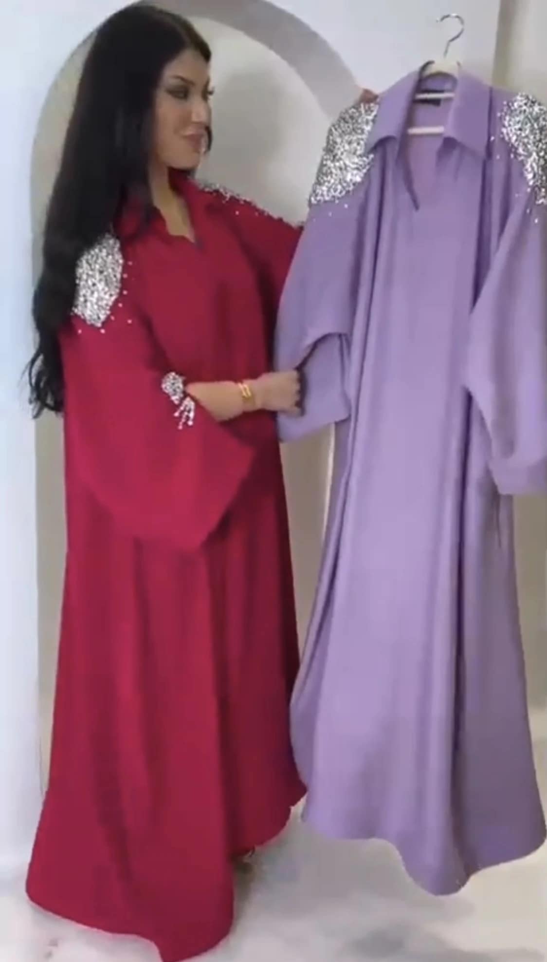 2025-09-12-68c3b5a0b5693 جلابية حمراء فاخرة بكريستالات فضية وأناقة ملكية - الصورة 7
