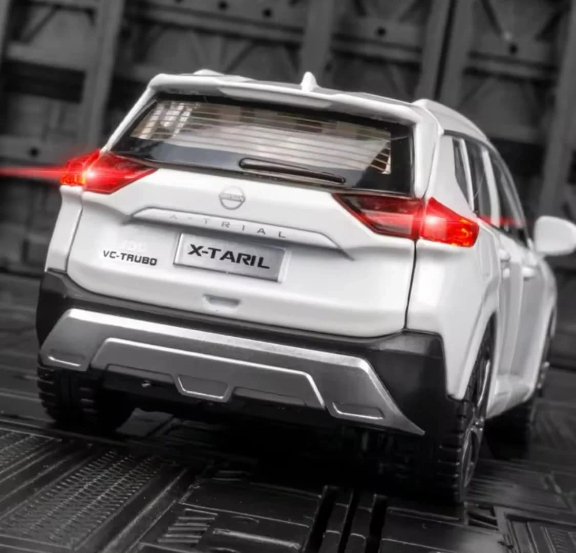 سيارة نيسان باللون الابيض سيارة نيسان باللون الابيض