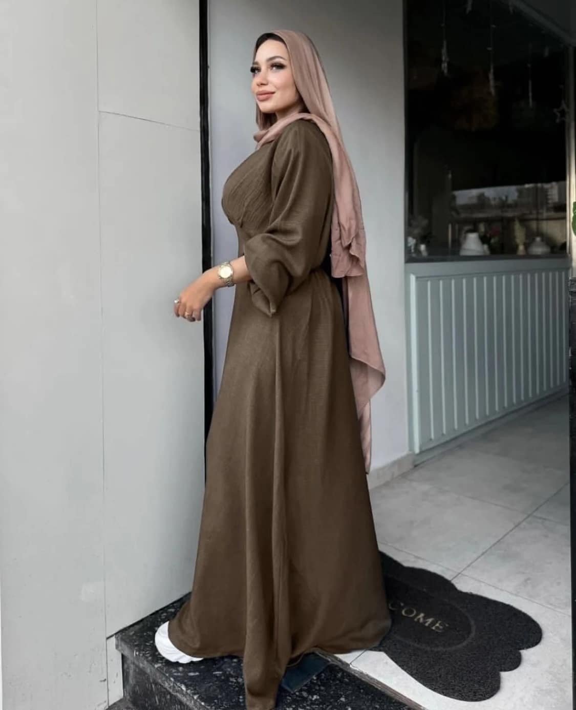 2025-09-08-68bf278fafe98 فستان أنيق بقصة مريحة يناسب حتى وزن 85 كيلو - الصورة 9