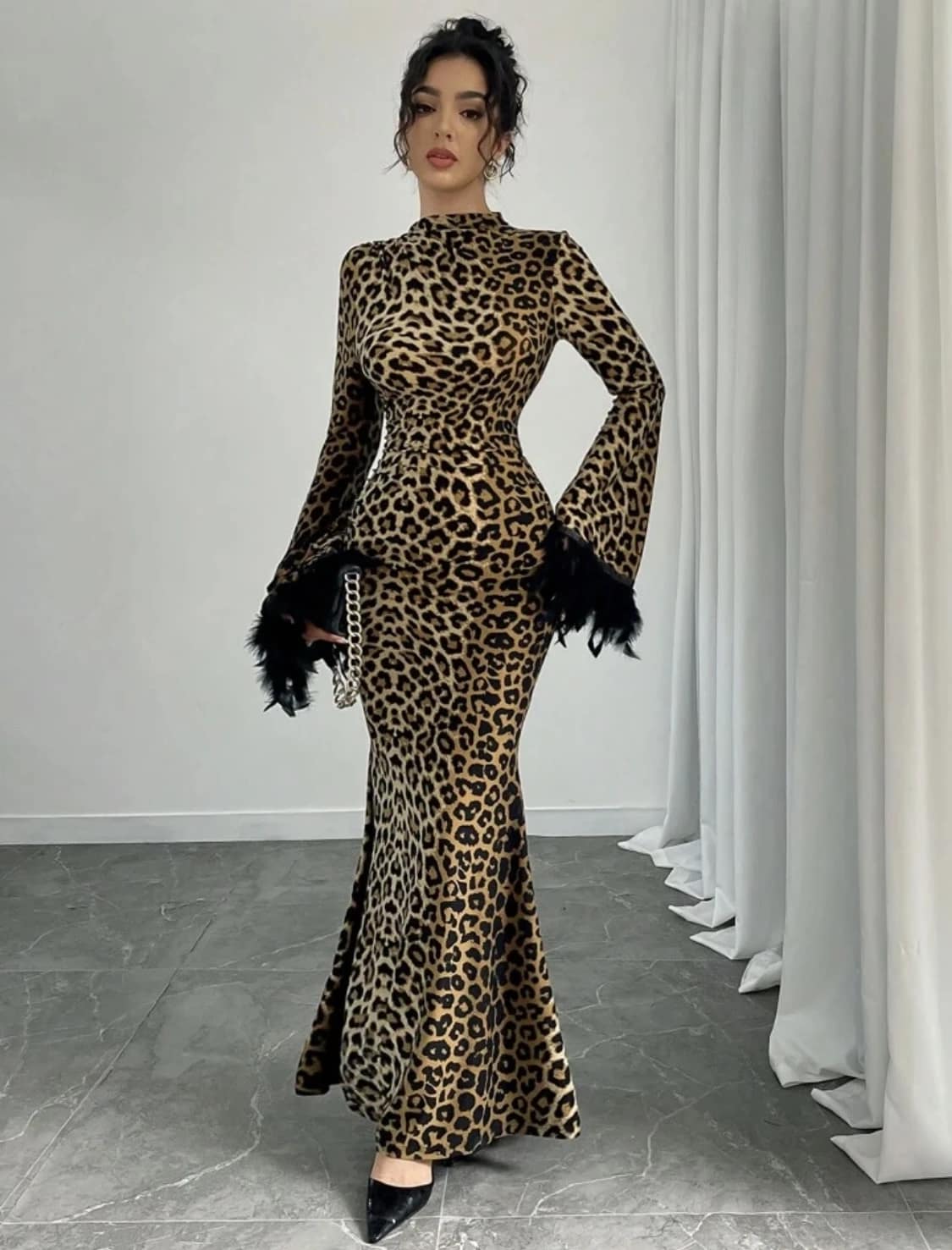 2025-09-13-68c5a450de971 فستان بطبعة جلد النمر بأكمام ريش - الصورة 6