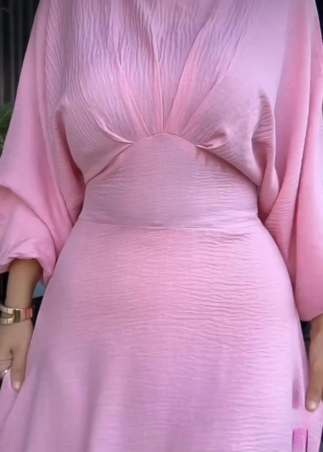 2025-09-08-68bf27911685b فستان أنيق بقصة مريحة يناسب حتى وزن 85 كيلو - الصورة 3