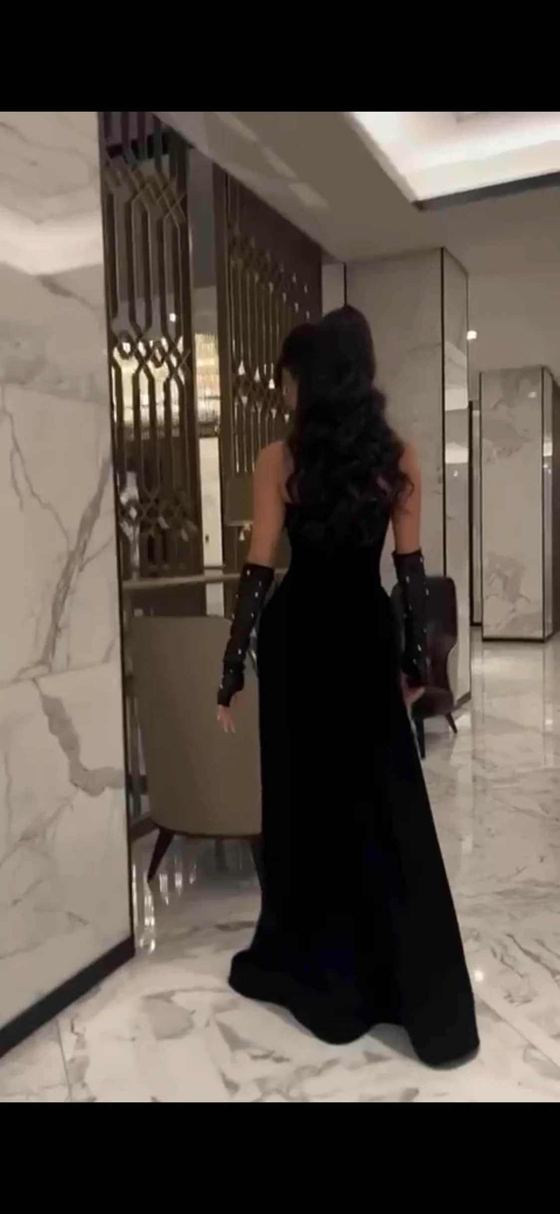 2025-09-13-68c58bb20a930 فستان سهرة أسود بلمسة فاخرة ولمسة عصرية - الصورة 5