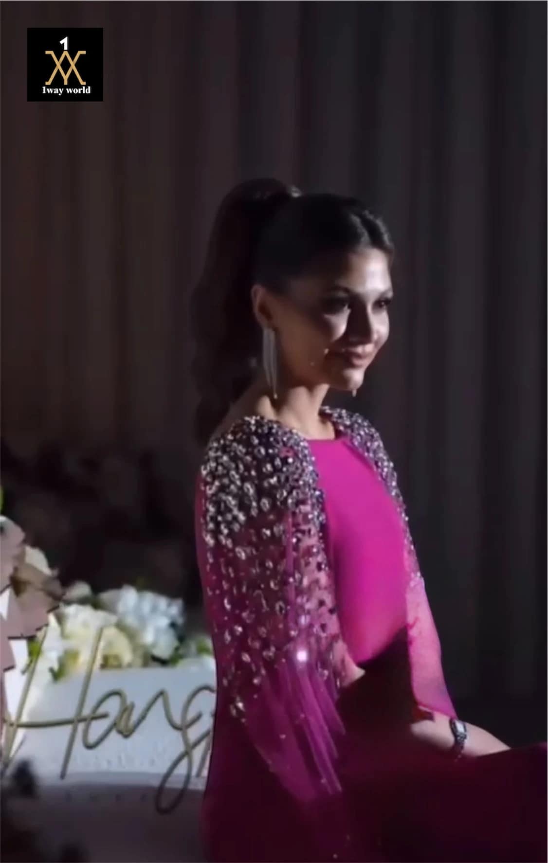 2025-09-13-68c57172ce670 فستان سهرة ملكي بشيفون منسدل على الأكمام - الصورة 7