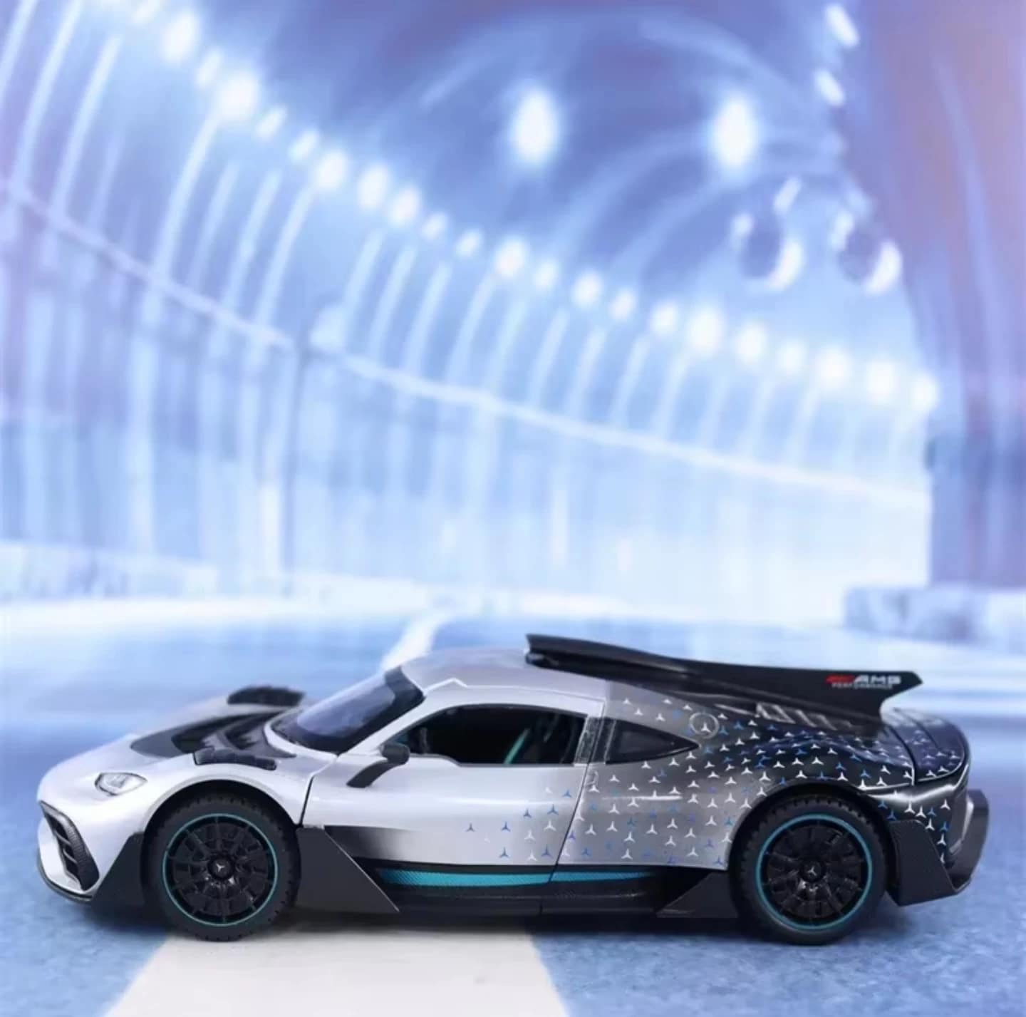 سياره مرسيدس حديد حجم كبير سياره مرسيدس حديد حجم كبير