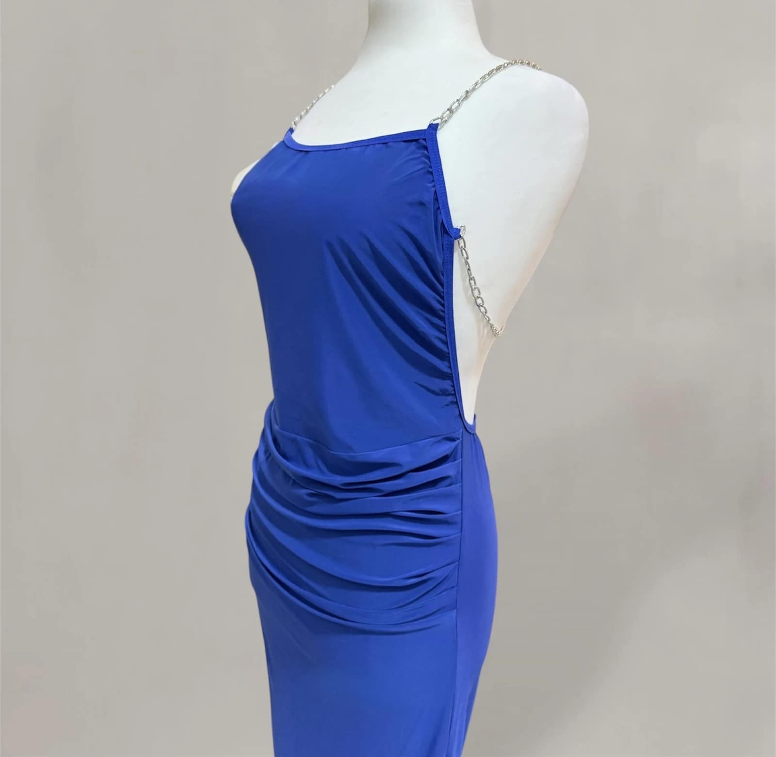 2025-10-24-68fbdd873051d لانجري "سيرين" بسلاسل فضية