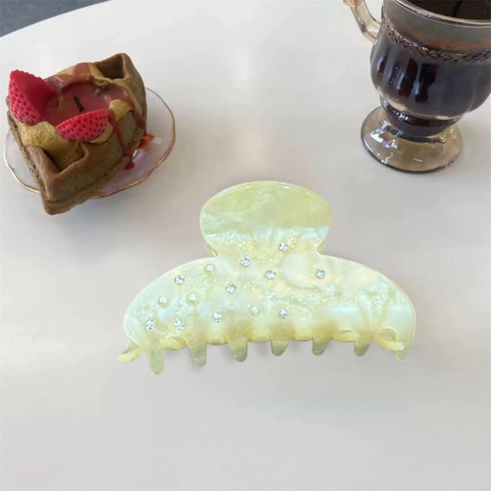 2025-10-09-68e6d4087fc13 مشابك شعر فاخرة بتصميم أنيق ولمسات لامعة - الصورة 4