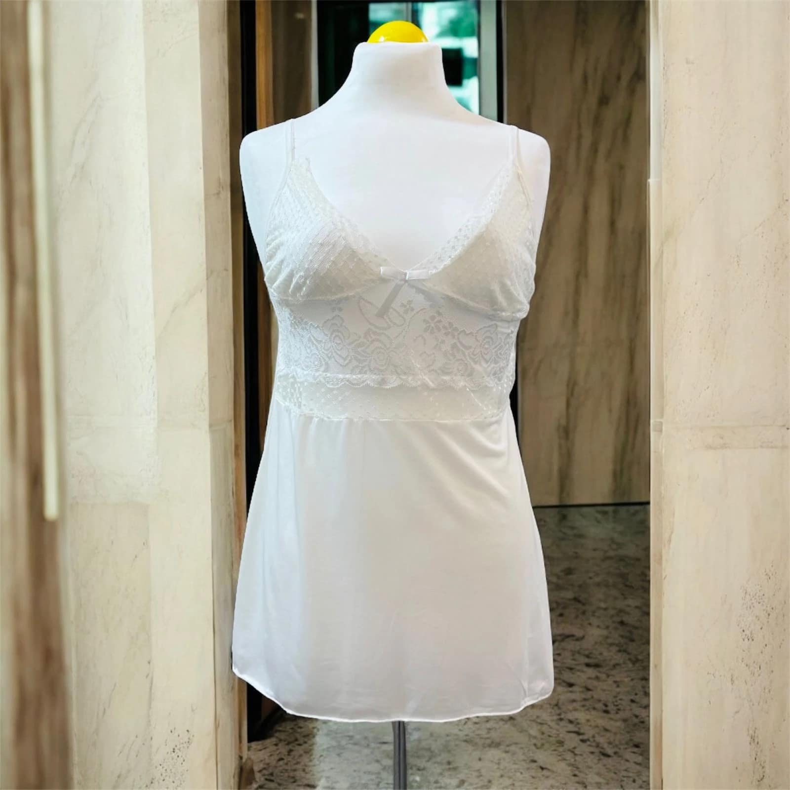 2025-10-24-68fbe445deaac طقم لانجري أبيض - الصورة 4