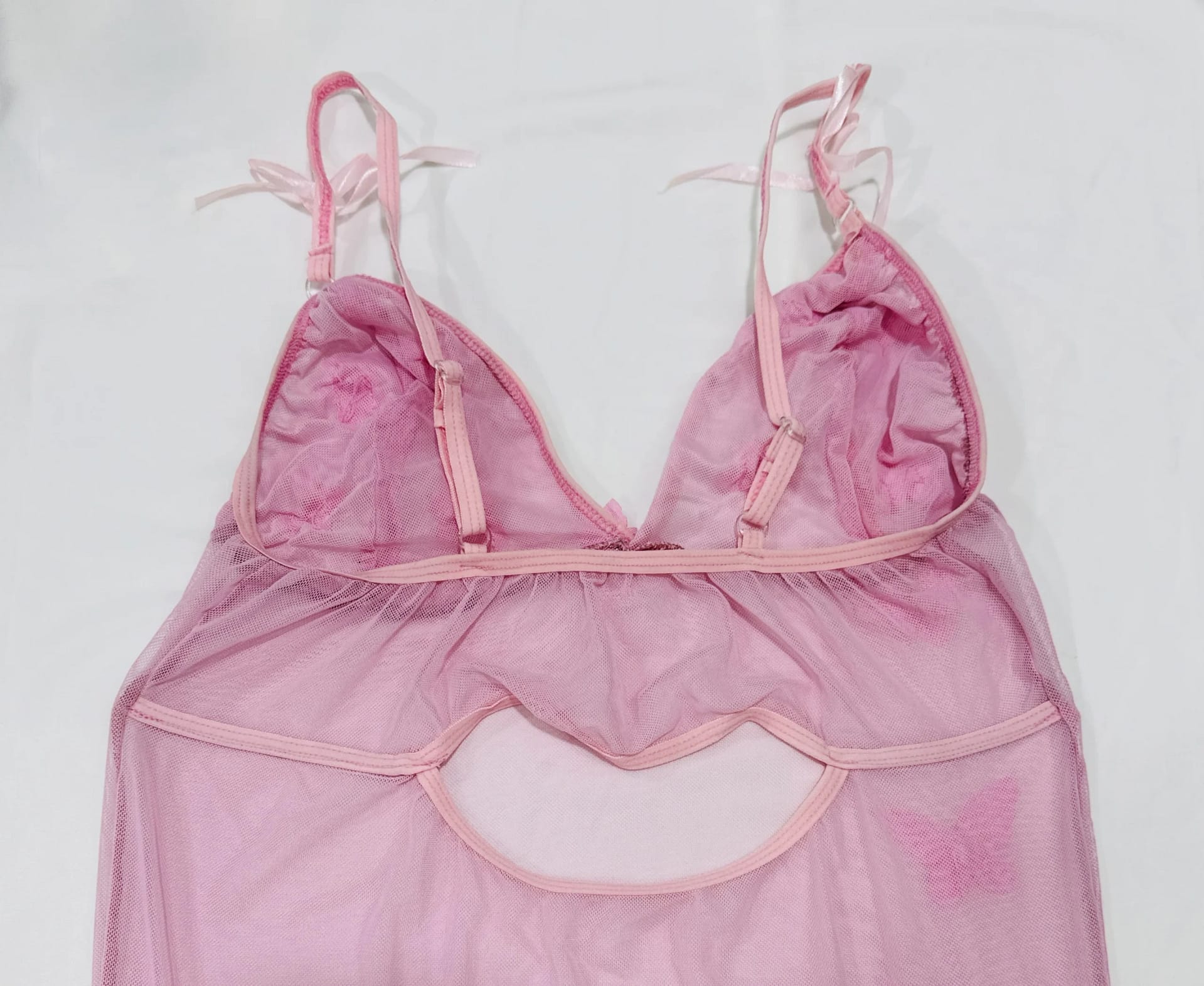 2025-10-03-68dfe9e03e708 طقم لانجري وردي شفاف مطرّز بالزهور - الصورة 4