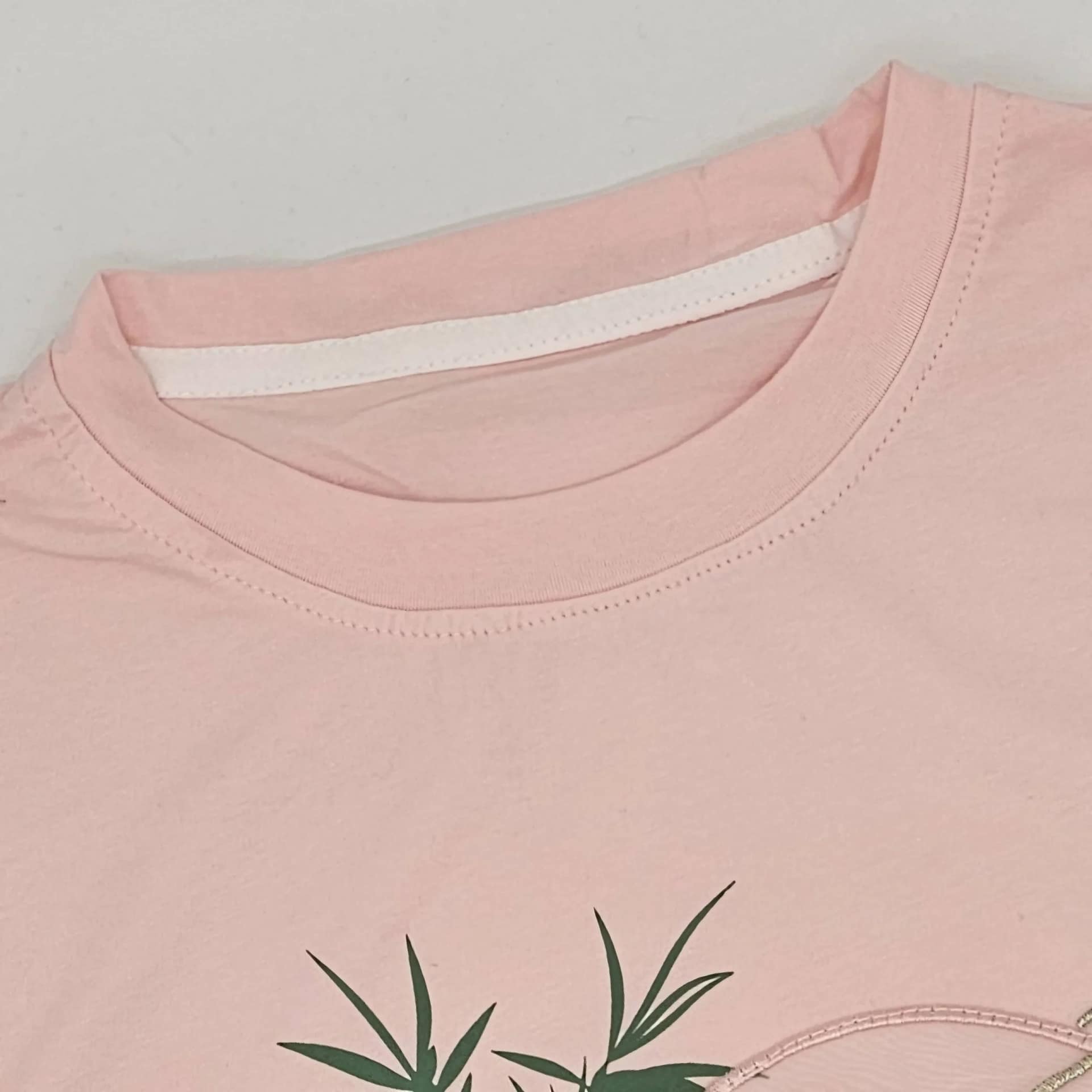 تيشرت فتيات صغار برسمه باندا تيشرت فتيات صغار برسمه باندا