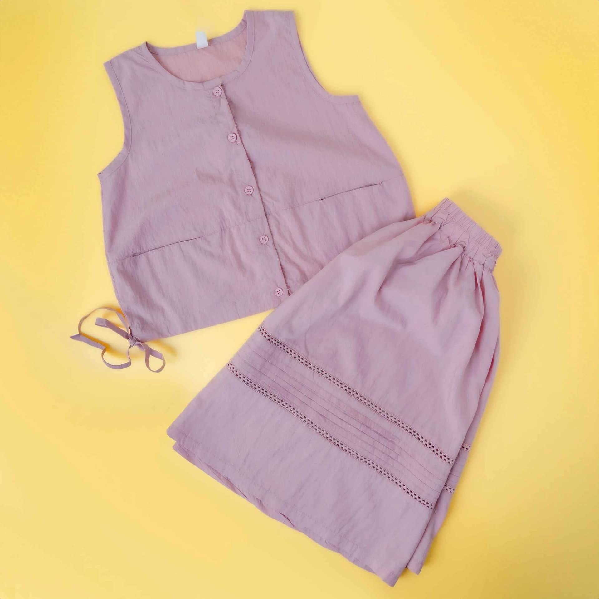 بدله بناتيه جميله من قطعتين بدله بناتيه جميله من قطعتين