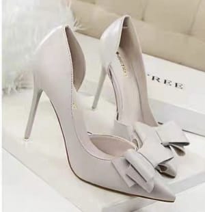 حذاء ستيليتو بفيونكة أمامية