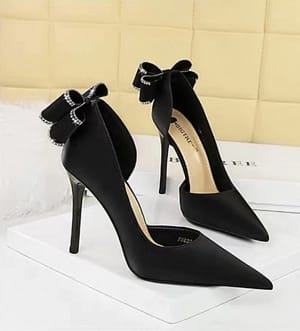 حذاء ستيليتو أسود بفيونكة خلفية مرصعة