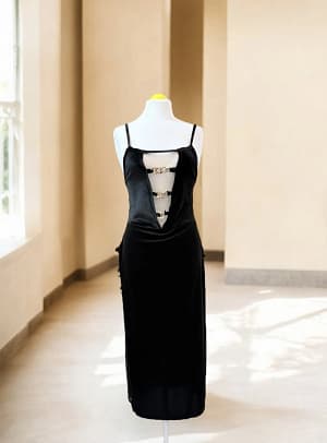 فستان "Bold Cut" – تصميم جريء