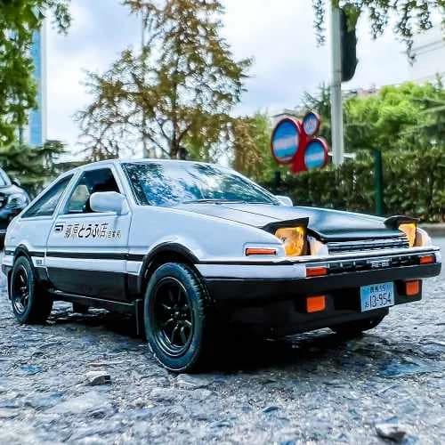 لعبه سياره تويوتا toyota بيضاء لعبه سياره تويوتا toyota بيضاء