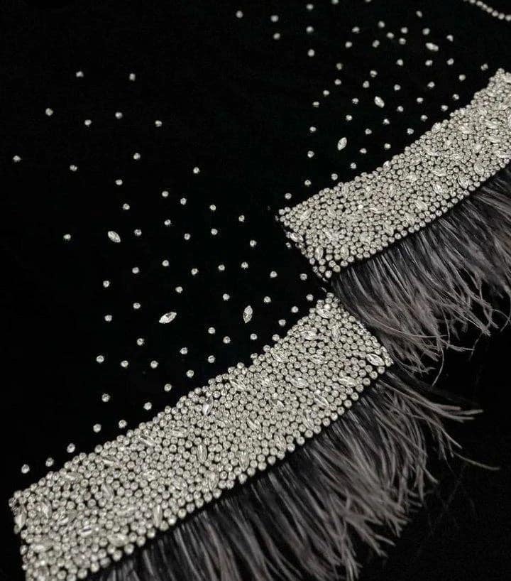 2025-09-14-68c6eb3a4e6f6 عباية كريب رويال بكريستالات فاخرة - الصورة 6