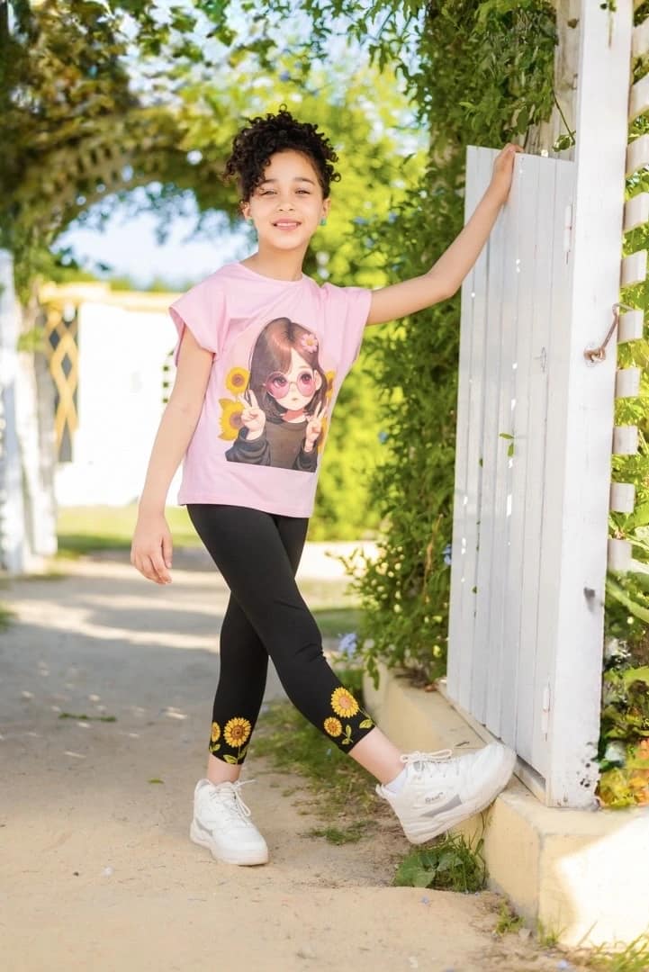 بيجاما بناتي بطبعة ديجيتال أنيقة – تصميم مريح وعصري بيجاما بناتي بطبعة ديجيتال أنيقة – تصميم مريح وعصري