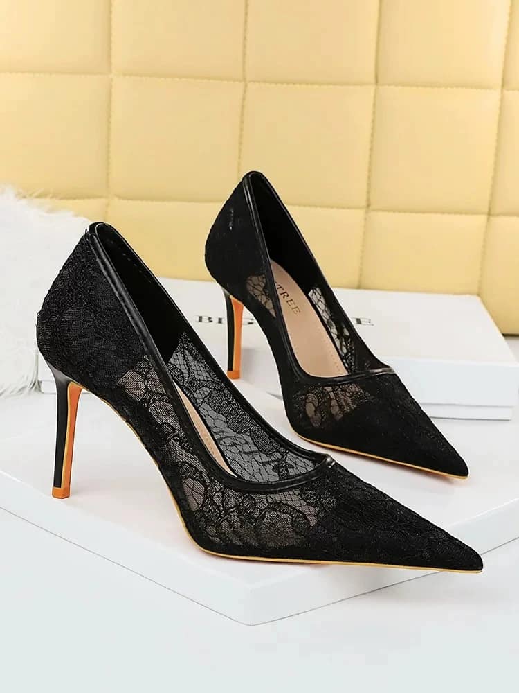 2025-10-22-68f7fa535461a كعب دانتيل أنيق - الصورة 2