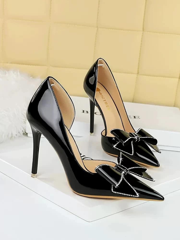 2025-10-23-68f94b0c3889b كعب فيونكة أنيق