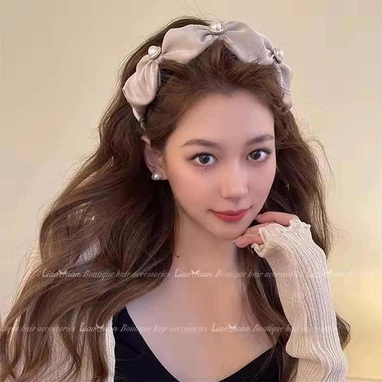 2025-10-07-68e44367dc243 طوق شعر فاخر مزين باللؤلؤ والكريستال - الصورة 7