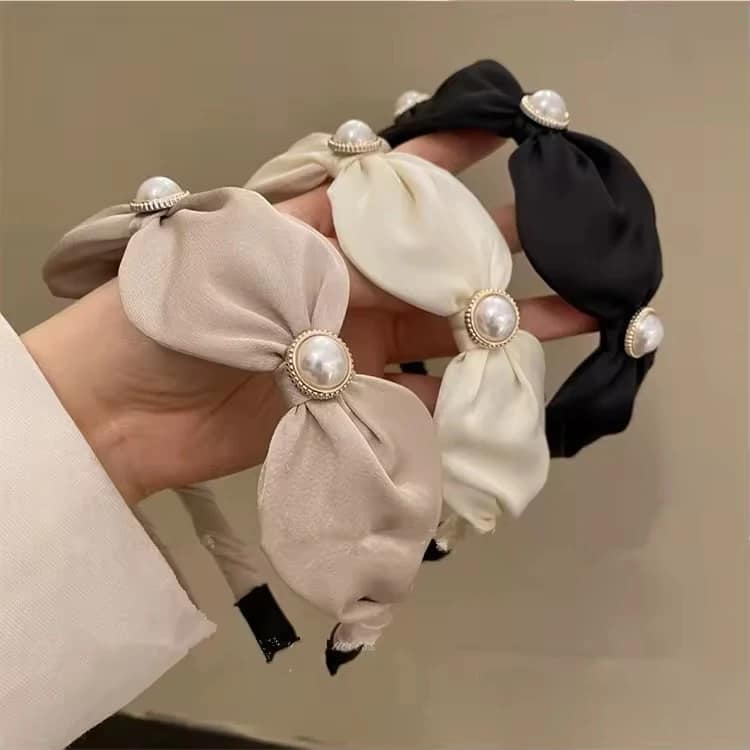 2025-10-07-68e4436838ecd طوق شعر فاخر مزين باللؤلؤ والكريستال - الصورة 4