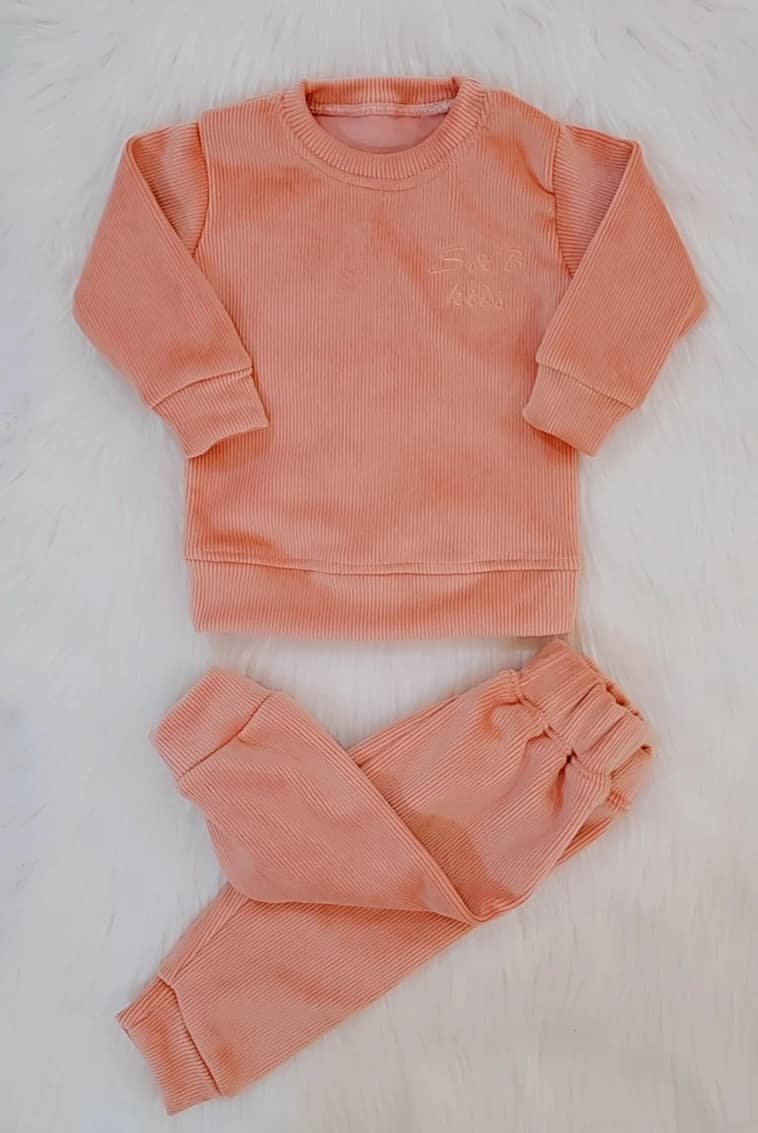 بجامه شتويه للجنسين بلون موحد بجامه شتويه للجنسين بلون موحد