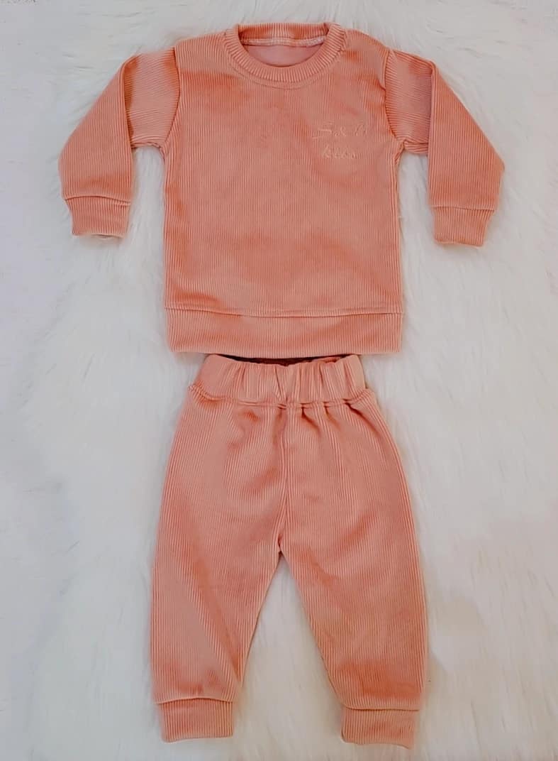 بجامه شتويه للجنسين بلون موحد بجامه شتويه للجنسين بلون موحد