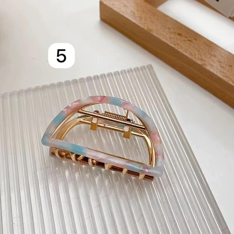 2025-10-07-68e44197c3908 مشابك شعر نصف دائرية