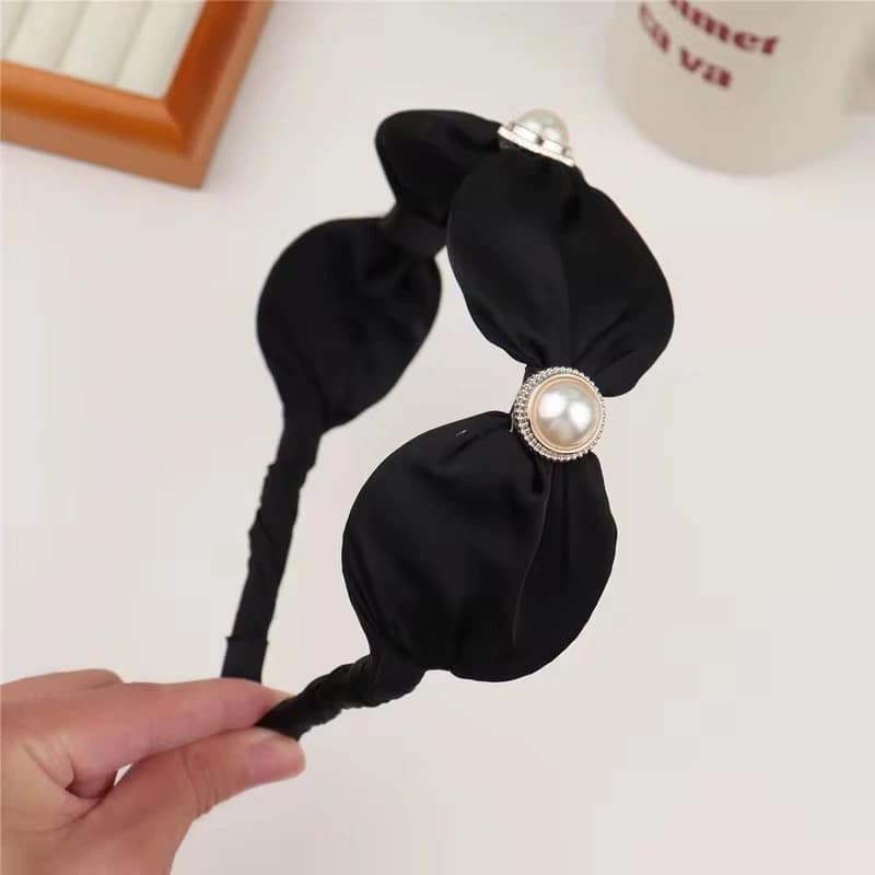 2025-10-07-68e4436891c6c طوق شعر فاخر مزين باللؤلؤ والكريستال - الصورة 3