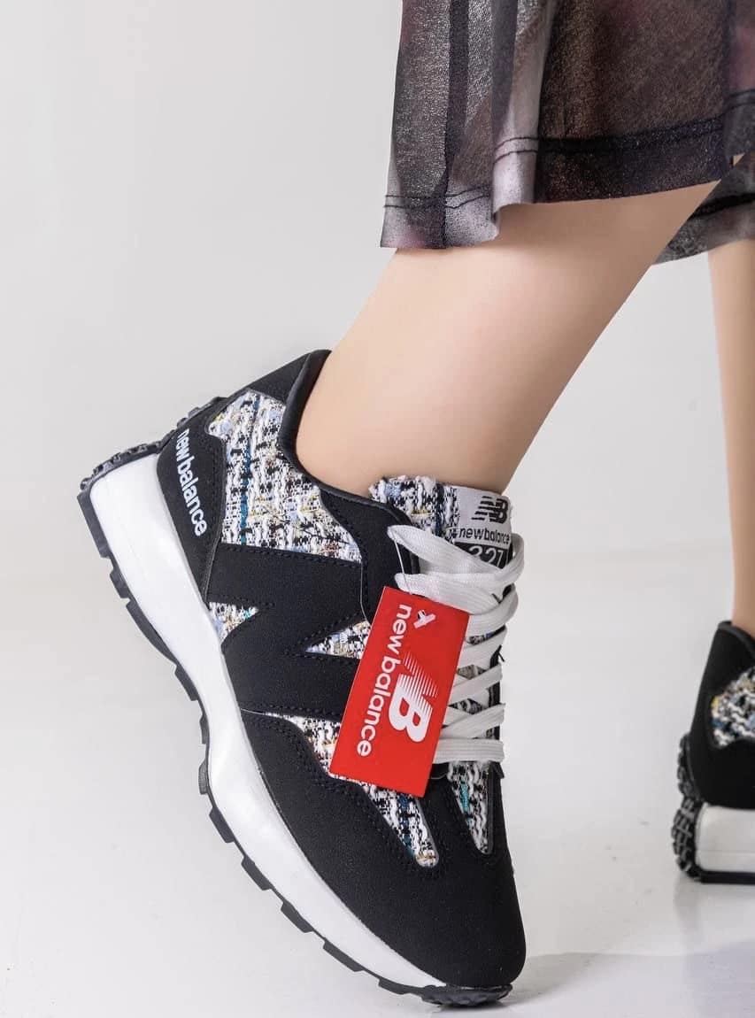 2025-10-25-68fd313c2c196 سنيكرز مريح بتفاصيل عصرية - الصورة 4