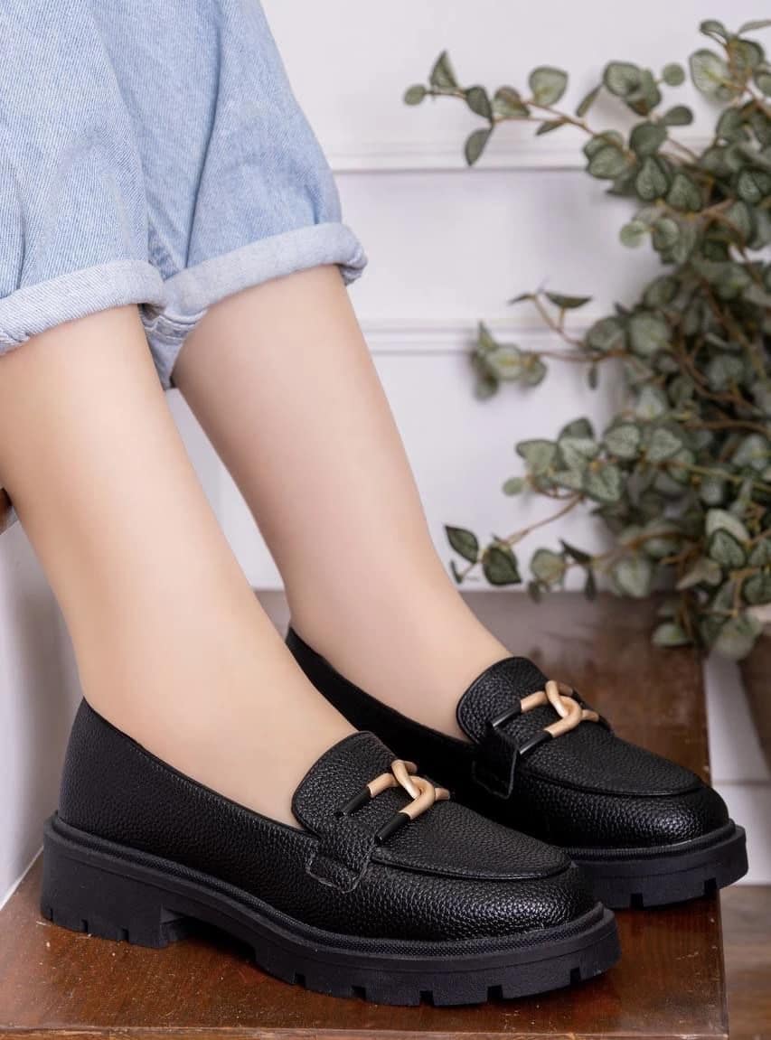 2025-10-25-68fd249fb0112 لوفر كلاسيك بعدة ألوان - الصورة 3