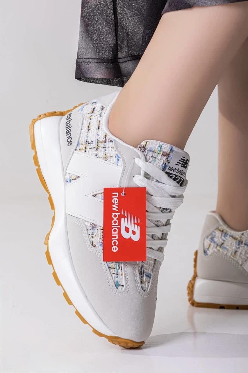 2025-10-25-68fd313c5204d سنيكرز مريح بتفاصيل عصرية - الصورة 2