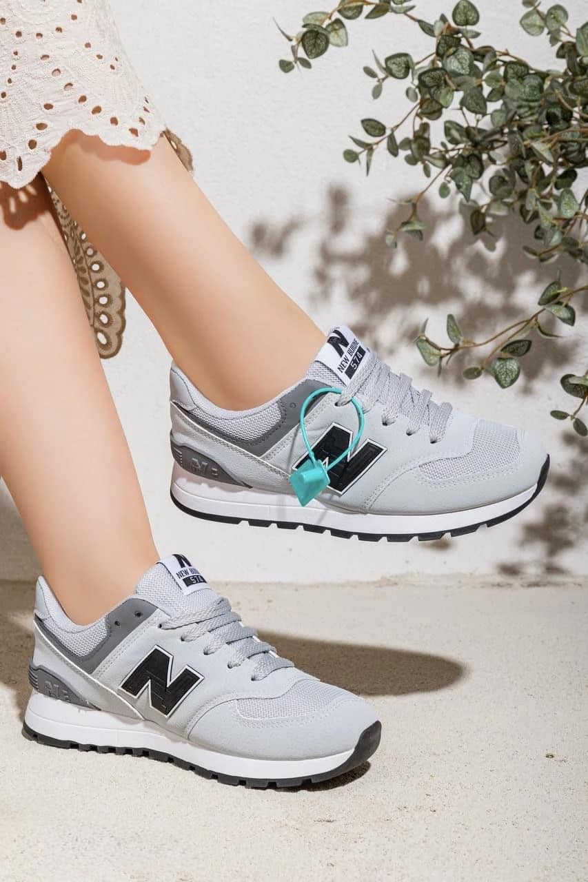 2025-10-25-68fd349e14e82 سنيكرز بتصميم فني وخامات متعددة - الصورة 6