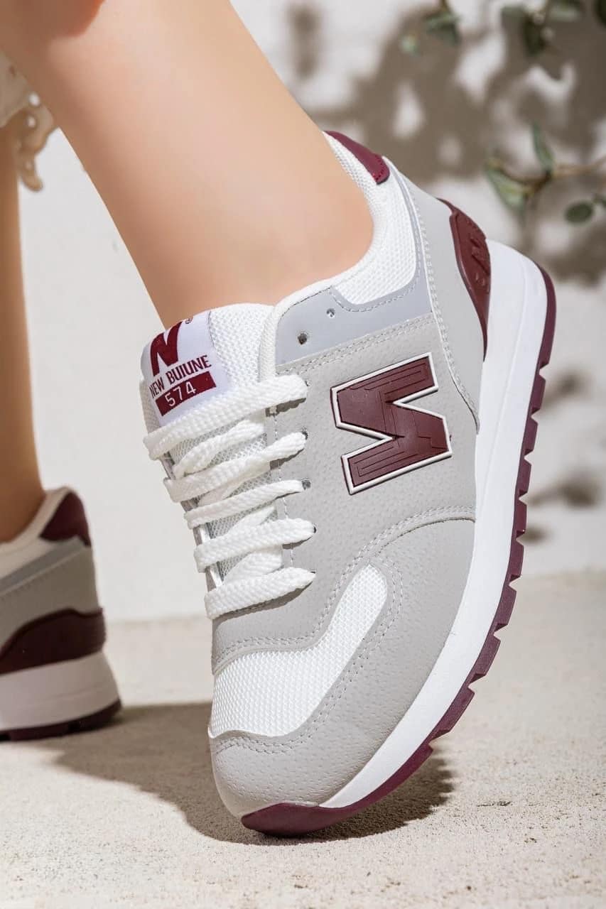 2025-10-25-68fd349e6c035 سنيكرز بتصميم فني وخامات متعددة - الصورة 7