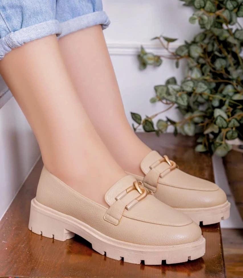 2025-10-25-68fd249f34a22 لوفر كلاسيك بعدة ألوان - الصورة 5