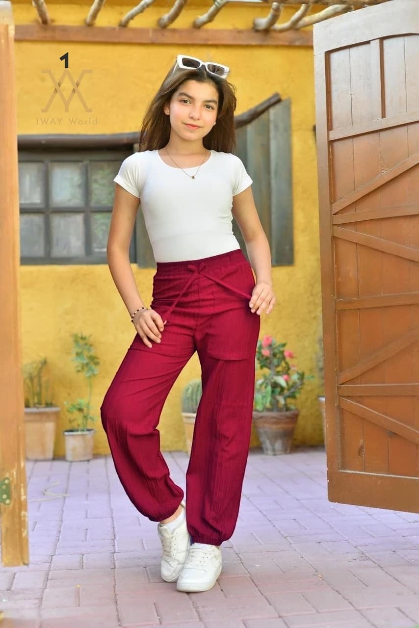 بنطلون بقصة واسعة وخامة مريحة بنطلون بقصة واسعة وخامة مريحة