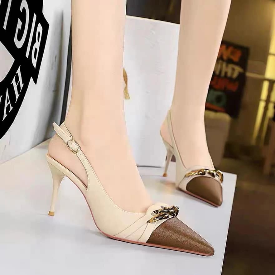 2025-10-23-68f94cf0473da حذاء ستيليتو خلفي بسلسلة فاخرة