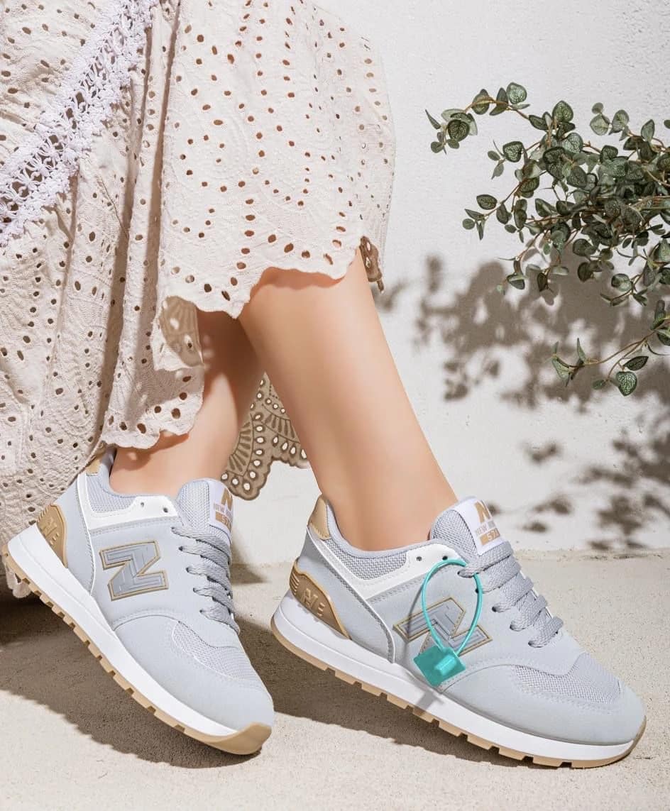 2025-10-25-68fd349d88fdd سنيكرز بتصميم فني وخامات متعددة - الصورة 10