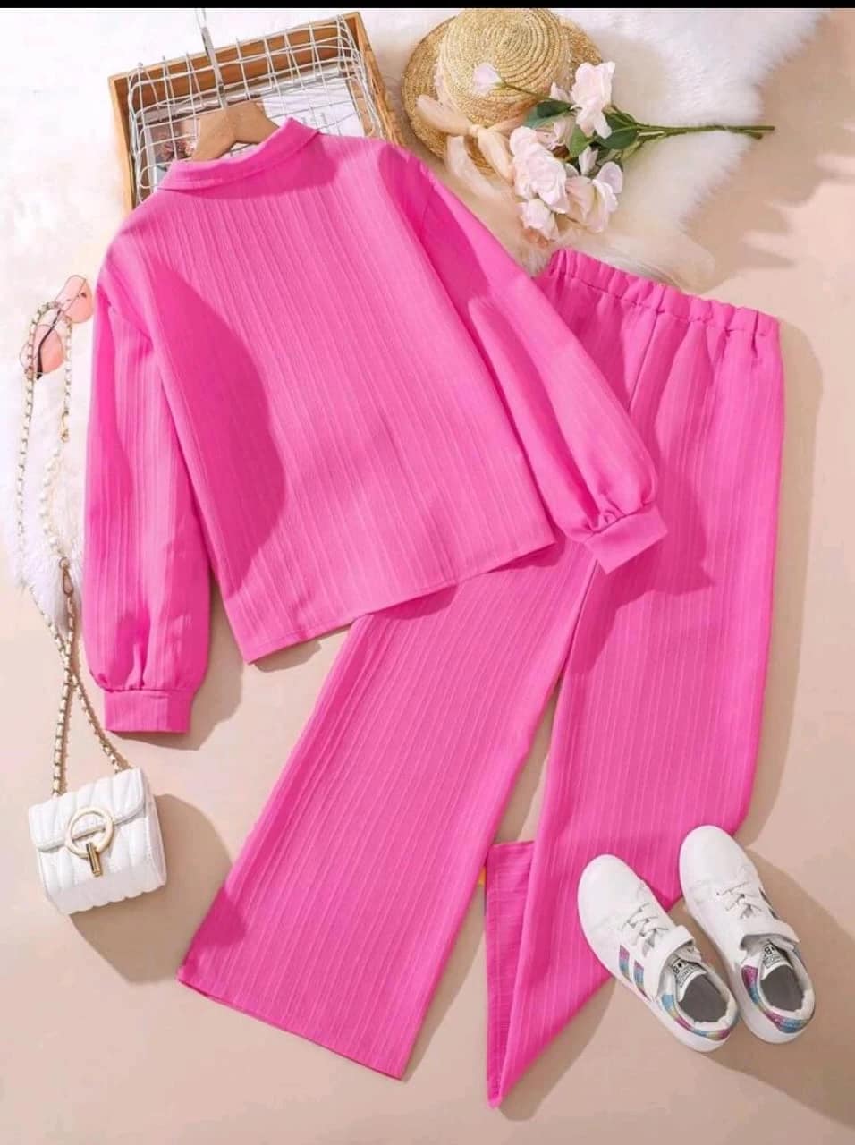 طقم وردي من قطعتين طقم وردي من قطعتين