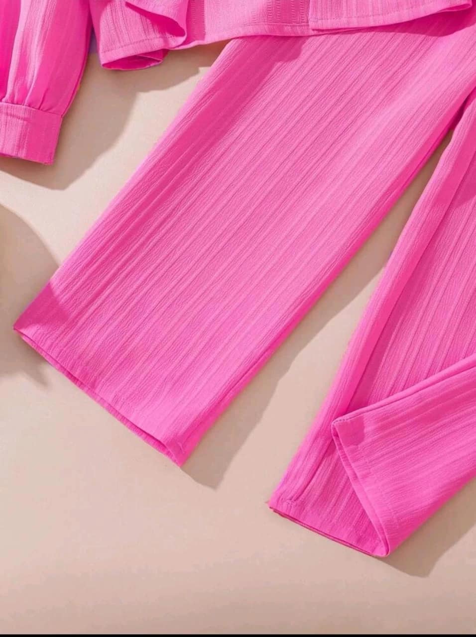 طقم وردي من قطعتين طقم وردي من قطعتين