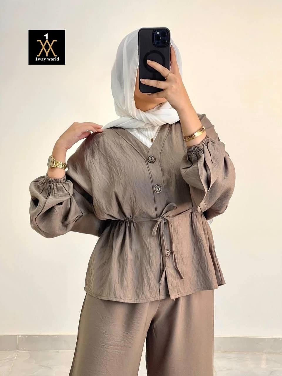 2025-09-18-68cb3dc076607 طقم محتشم بتصميم بيبلوم وبنطال واسع - الصورة 2