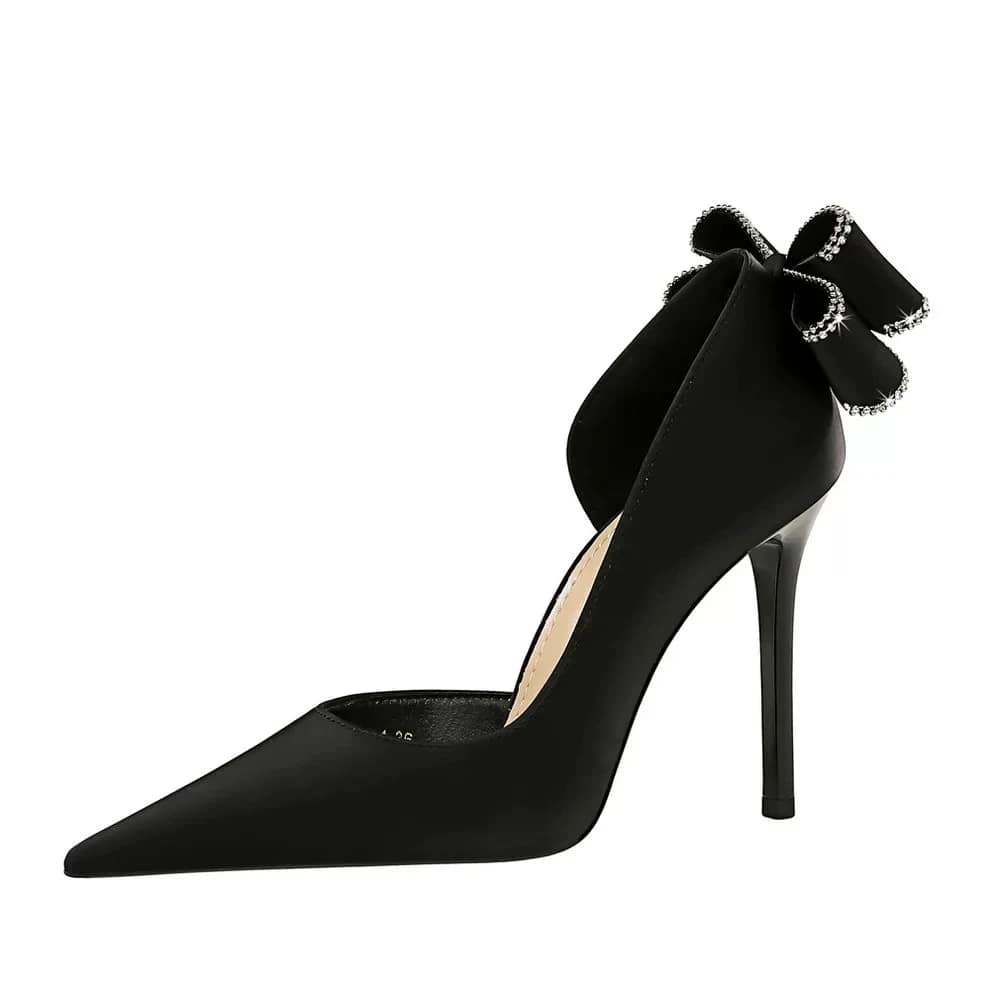 2025-10-23-68f94f01b0295 حذاء ستيليتو أسود بفيونكة خلفية مرصعة - الصورة 7